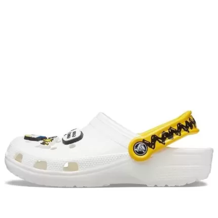 Crocs Amendoim x Classic Entupir ‘Snoopy’