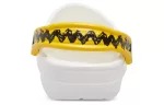 Crocs Amendoim x Classic Entupir ‘Snoopy’
