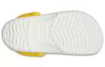 Crocs Amendoim x Classic Entupir ‘Snoopy’