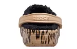 Crocs Chinelos Baya forrados com estampa de leopardo