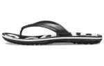 Crocs Chinelos com estampa de crocband preto branco