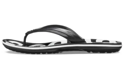 Crocs Chinelos com estampa de crocband preto branco