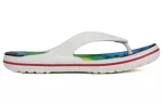 Crocs Chinelos com padrão tie-dye branco unissex ‘branco’