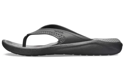 Crocs Chinelos de praia minimalistas LiteRide cinza escuro