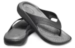 Crocs Chinelos de praia minimalistas LiteRide cinza escuro