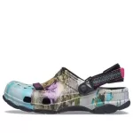 Crocs Classic All-Terrain Clog Desert Pattern Elegante Casual Unissex Sandálias Multicoloridas