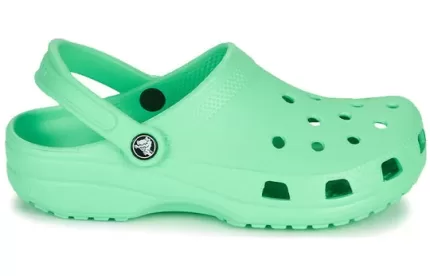 Crocs Classic Chinelos esportivos de salto plano para exteriores verdes 10001-3U3
