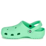 Crocs Classic Chinelos esportivos de salto plano para exteriores verdes 10001-3U3