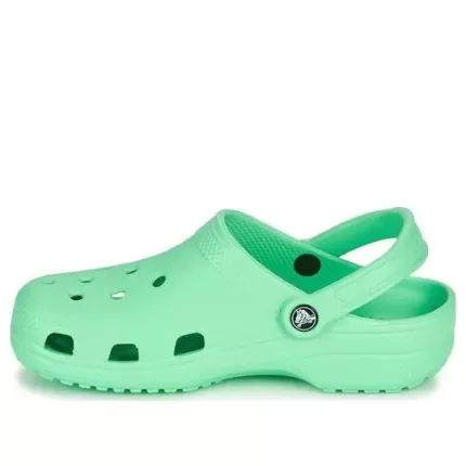 Crocs Classic Chinelos esportivos de salto plano para exteriores verdes 10001-3U3