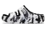 Crocs Classic Cozzzy Sandálias Marmorizadas ‘Black White’ 207907