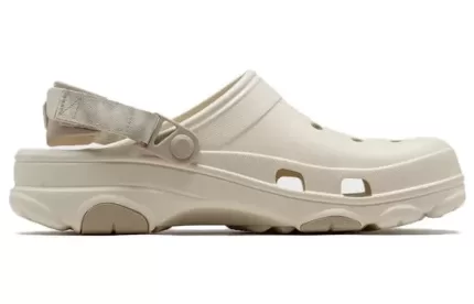 Crocs Classic Entupimento para todo o terreno ‘Cobblestone & Stucco’