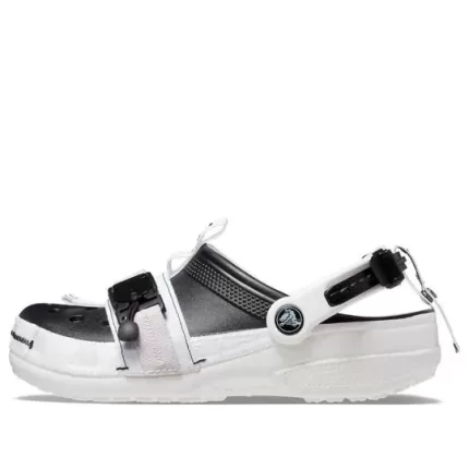 Crocs Classic Fivela com zíper Clogs ‘Preto Branco’