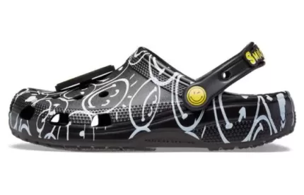 Crocs Classic Mundo Smiley Clogs ‘Preto Branco’