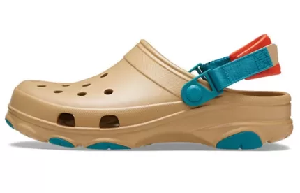 Crocs Classic Sapato de praia tamanco marrom amarelo unissex ‘marrom amarelo’