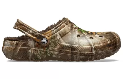 Crocs Classic Tamanco de borda Realtree forrado ‘Marrom’