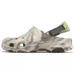 Crocs Classic Todo terreno marmorizado Clogs ‘Beige Brown’