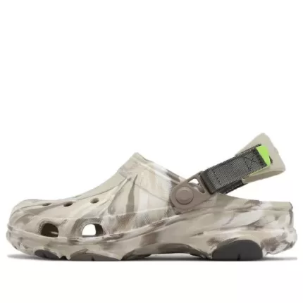 Crocs Classic Todo terreno marmorizado Clogs ‘Beige Brown’