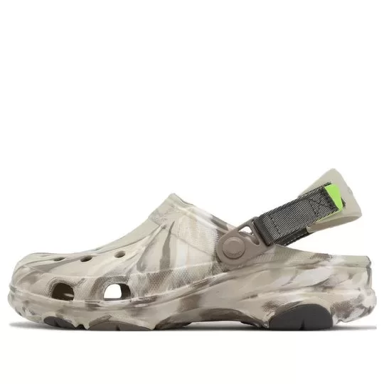 Crocs Classic Todo terreno marmorizado Clogs ‘Beige Brown’