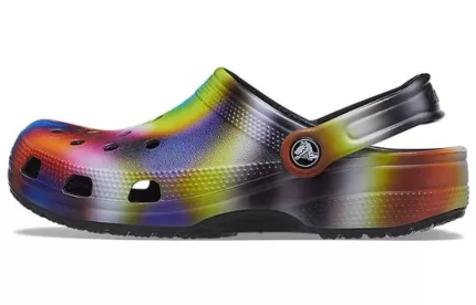 Crocs Colorido Crocs Praia Unissex Multi-Color Preto Sandálias