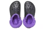 Crocs Correia Fuzz forrada Baya Clogs ‘Preto Roxo’ 20663309V