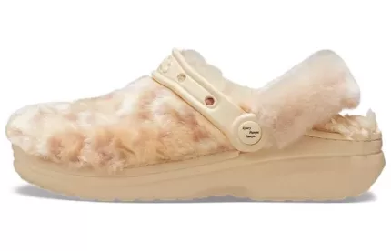 Crocs Kyary Pamyu Pamyu x Fur Sure Clog ‘E se?’