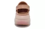 Crocs Mergulho de cor esmagada Clogs ‘Tan Pink’