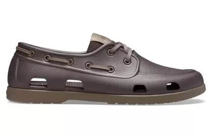 Crocs Mocassins planos marrons minimalistas e aconchegantes de cano baixo