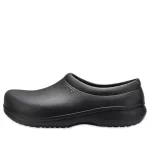 Crocs No relógio, deslizamento de trabalho em ‘preto’