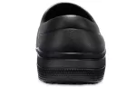 Crocs No relógio, deslizamento de trabalho em ‘preto’