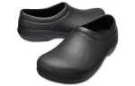 Crocs No relógio, deslizamento de trabalho em ‘preto’