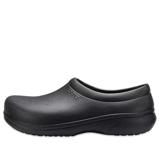 Crocs No relógio, deslizamento de trabalho em ‘preto’