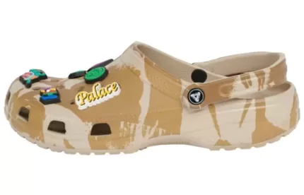 Crocs Palácio x Classic Tamanco ‘Tan Camo’