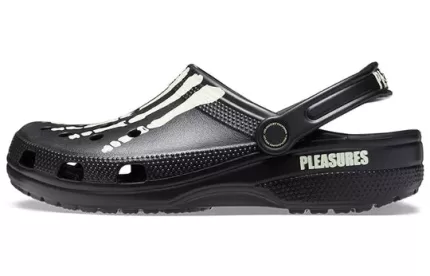 Crocs Prazeres x Classic Clog ‘Esqueleto – Brilha no Escuro’