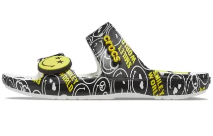 Crocs SmileyWorld x Classic Sandália ‘Preto Branco’