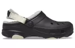 Crocs Tamanco forrado para todo o terreno ‘Preto Branco’