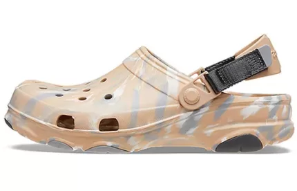 Crocs Todo terreno marmorizado Classic Tamanco ‘Chai Multi’