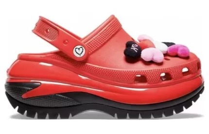 Crocs x Karol G Corações de Metal Classic Clogs