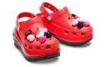 Crocs x Karol G Corações de Metal Classic Clogs