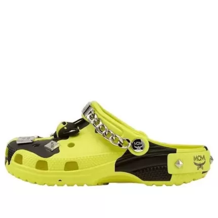 Crocs x MCM Impressão de camuflagem Clogs ‘Amarelo neon’ MEXCSMM27YN