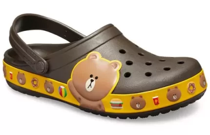 Crocs x Sandálias Unissex Line Friends Marrom Praia