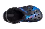(GS) Crocs Baya Lined Fuzzy-Strap Galaxy Clogs ‘Preto Multi’