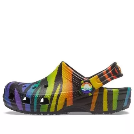 (GS) Crocs Classic Impressão sazonal Clogs ‘Preto Multi’