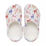 (GS) Crocs Classic Tamanco com impressão de caracteres K ‘Branco Vermelho Azul’