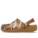 (GS) Crocs Jurassic World Classic Clogs ‘Marrom Branco’