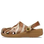 (GS) Crocs Jurassic World x Classic Entupir ‘Areia’