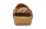 (GS) Crocs Jurassic World x Classic Entupir ‘Areia’