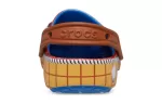 (GS) Crocs x Toy Story Classic Tamanco ‘Woody’