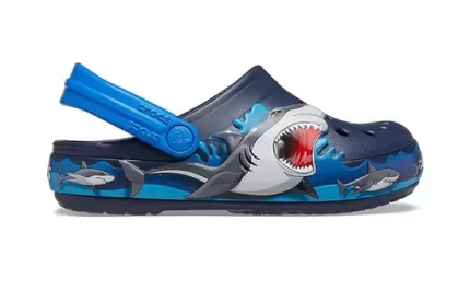 (PS) Crocs Funny Shark Pattern Outdoor Salto Plano Sandálias Desportivas Azul Profundo