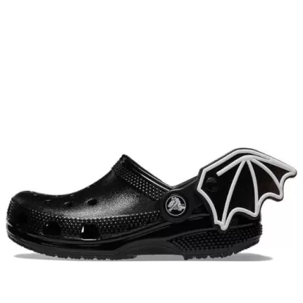(TD) Crocs Classic Eu sou morcego Clogs ‘Preto Branco’
