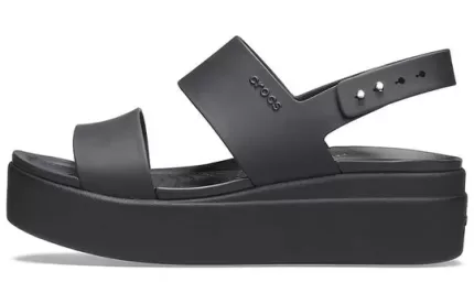 (WMNS) Crocs Brooklyn Sola Grossa Casual Sandálias Pretas